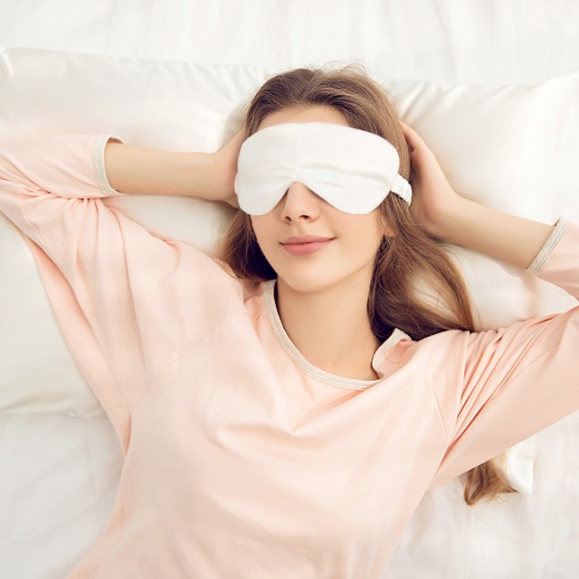 Two Piece Silk Gift Set Ivory Pillowcase & Eye Mask Canada Two Piece Silk Gift Set Ivory Pillowcase & Eye Mask Canada